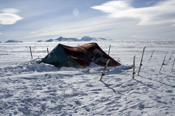 Полярная палатка на Полярном Урале 2012.jpg