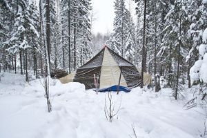 Палатка Гоши Грязева на Северном Урале 2012-2013.jpg