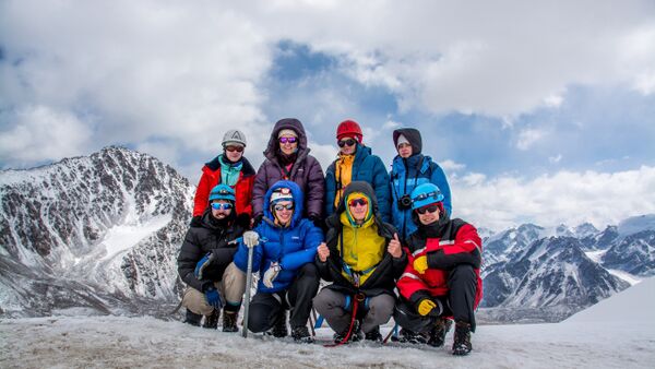Горная группа Голованова на перевале Молодая гвардия Заилийский Алатау 2023.jpg